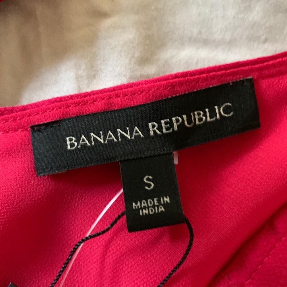 Banana Republic red top size S